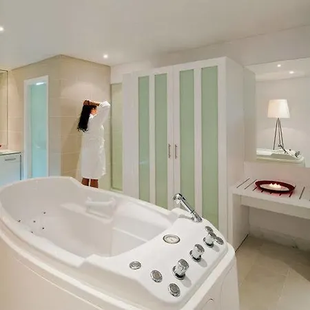 ホテル Petasos Chic